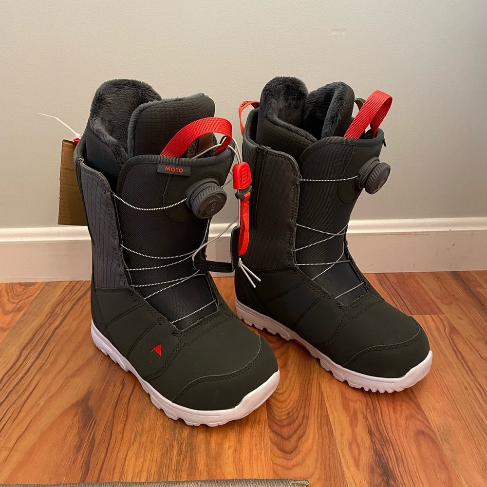 2020 Burton Moto grey/red snowboard boots NWT